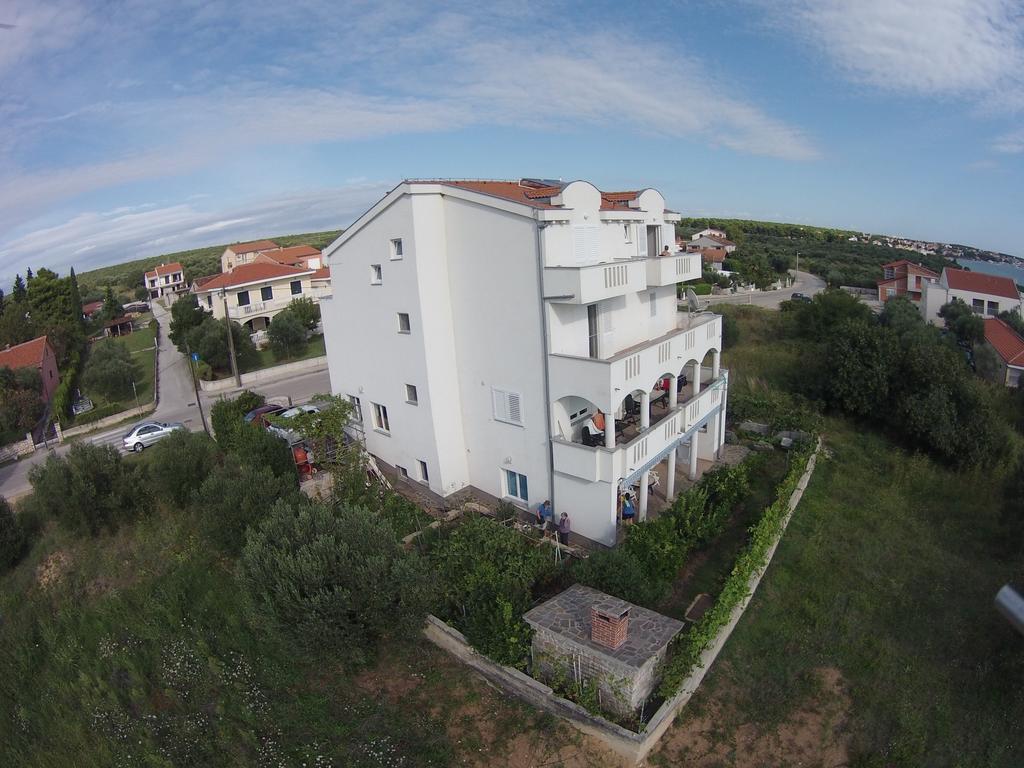 Apartments Delfini Sveti Filip i Jakov Exterior foto